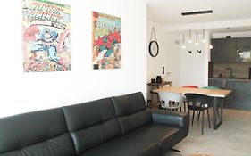 Marvel-Apartment - Fuer Freunde & Familien, Stadtnah, Parkplatz, E-Ladestation, Gitterbox Fuer Fahrraeder, Fitnessstudio, Digitale Gaestemappe Mit Restaurant- Und Unternehmenstipps